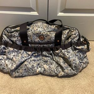 lululemon duffle